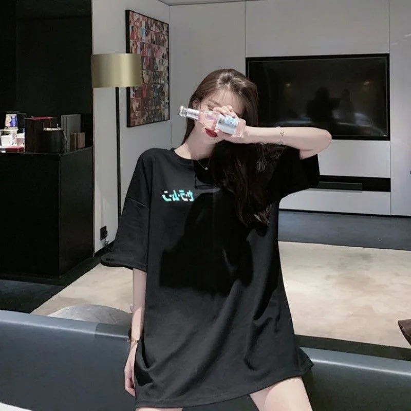 Kaus Gambar Cetak Reflektif Sailor Moon Wanita Kaus Longgar Lengan Pendek Atasan Kasual Fashion Musim Panas Pakaian Jalanan Remaja Gaya Korea