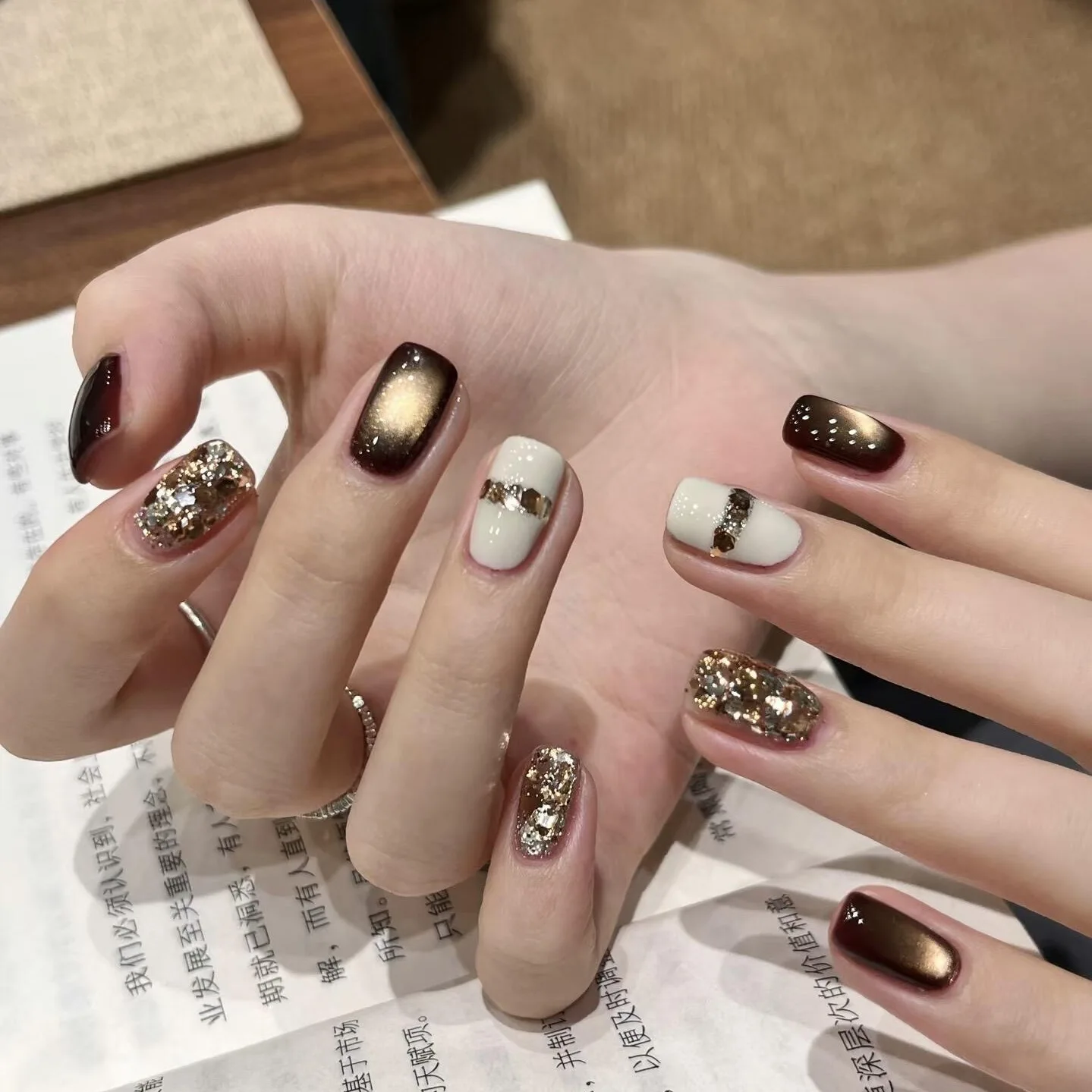 10Pcs Handmade Short French Press on Nails Glitter Cat Eye Sequin Design Sweet Maillard False Nails Wearable Nails Tips Art Girl