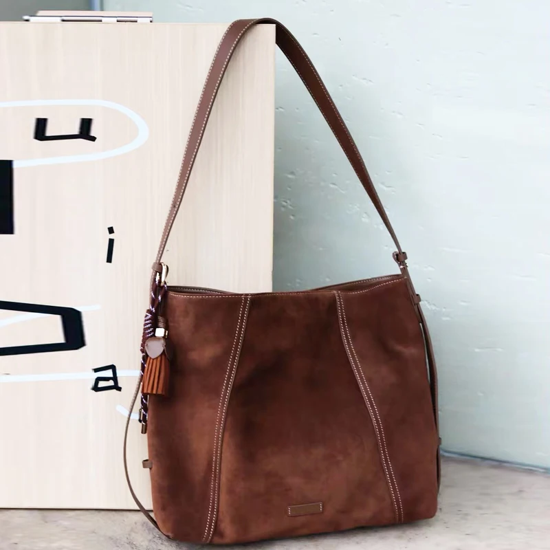 sacs-fourre-tout-vintage-en-fausse-fourrure-pour-femmes-sacs-a-main-et-porte-monnaie-de-luxe-de-createur-nouveaute-2025-pendentif-a-pompon-sac-a-bandouliere-de-grande-capacite