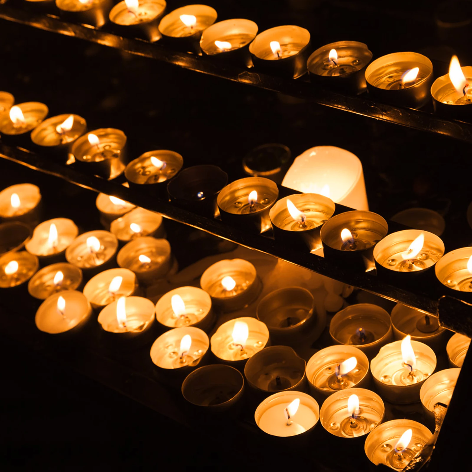 

200Pcs Tea Light Tins Empty Cases for DIY Making Aluminum Tinplate Containers High Temperature Resistant for Crafts