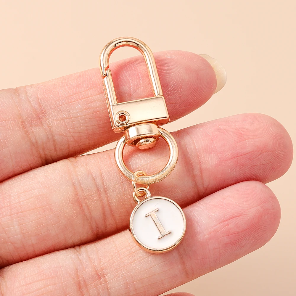 Aihua Emaille A-Z Alphabet Anhänger Schlüsselanhänger Initialen 26 Buchstaben Schlüsselanhänger Handtasche Ornamente DIY Mädchen Kinder Schmuck Geschenke – Detail 4