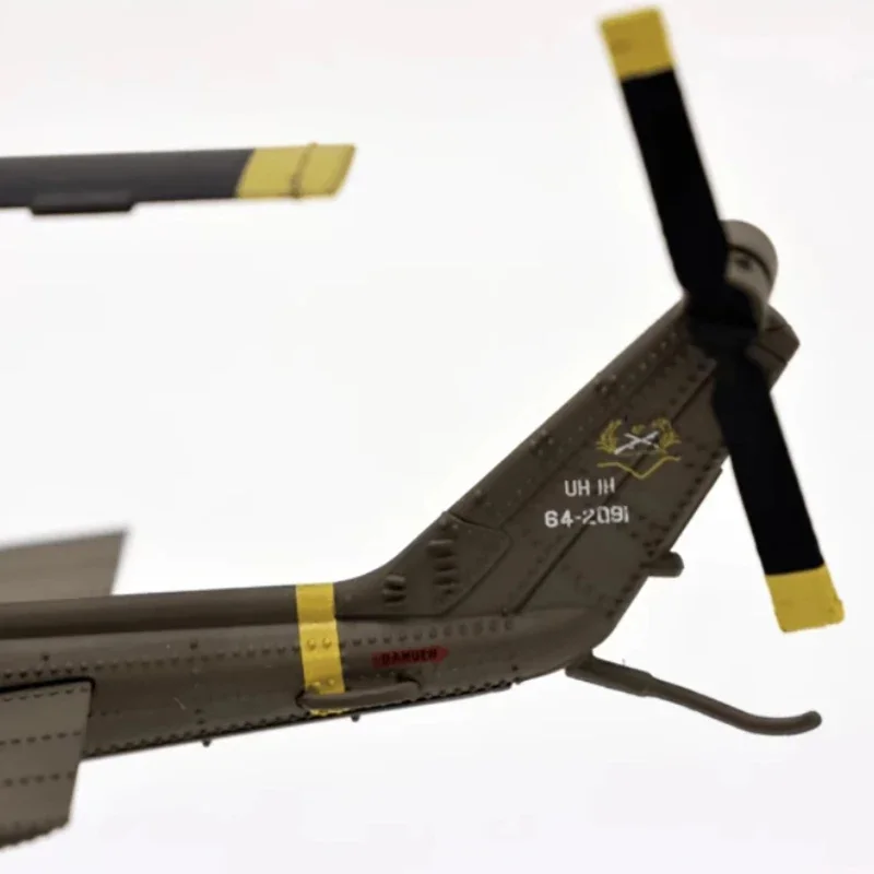 Diecast 1:72 Scale UH-1H Huey gunship Alloy Finished Simulation Model Toy Static Decoration Souvenir Gifts For Adult Boy