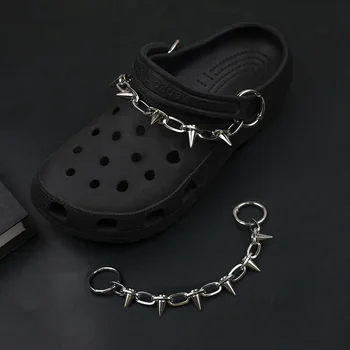 อุปกรณ์ประดับตกแต่งรองเท้าฮิปฮอปหัวเข็มขัดโลหะแนวพังค์ของขวัญแฟชั่นแบรนด์เนมรุ่นใหม่สำหรับ2024