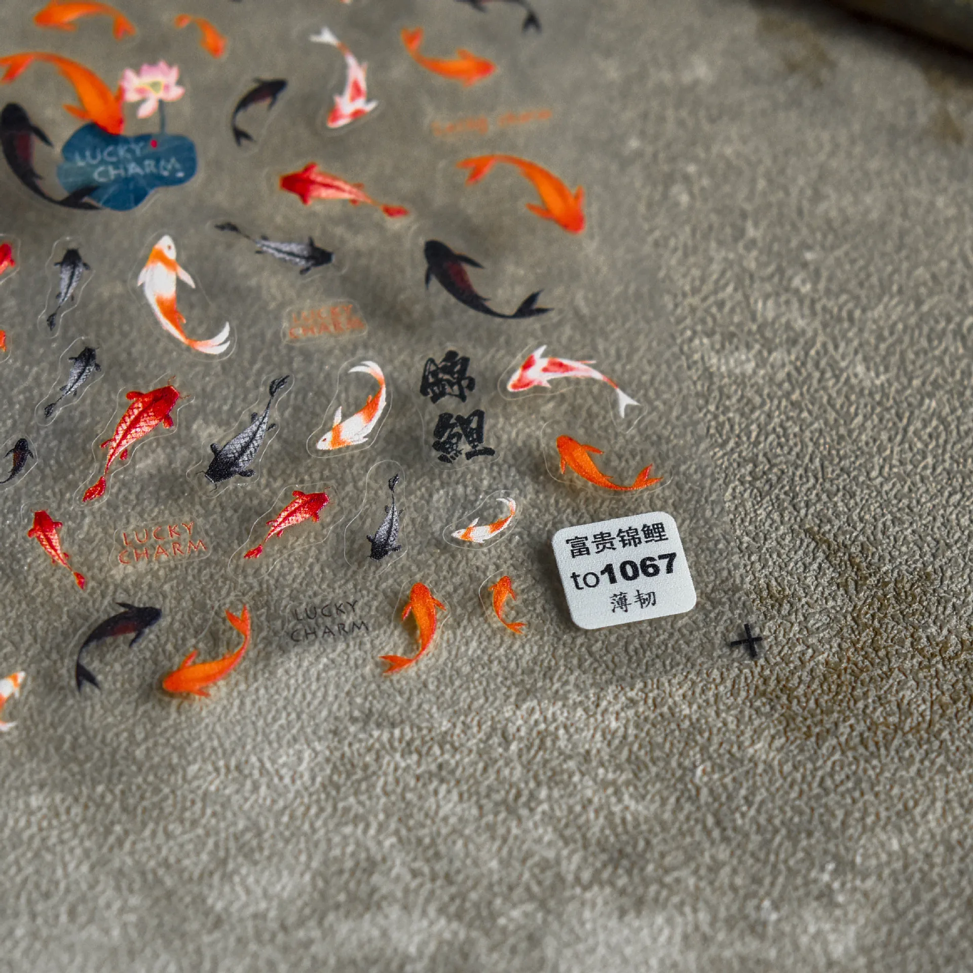 1 Stück 5D Dünne Robuste Aufkleber Niedliche Koi-Fische Selbstklebende Nagelkunst-Dekorationen Luxuriöse Fisch-Maniküre-Design Nagelaufkleber