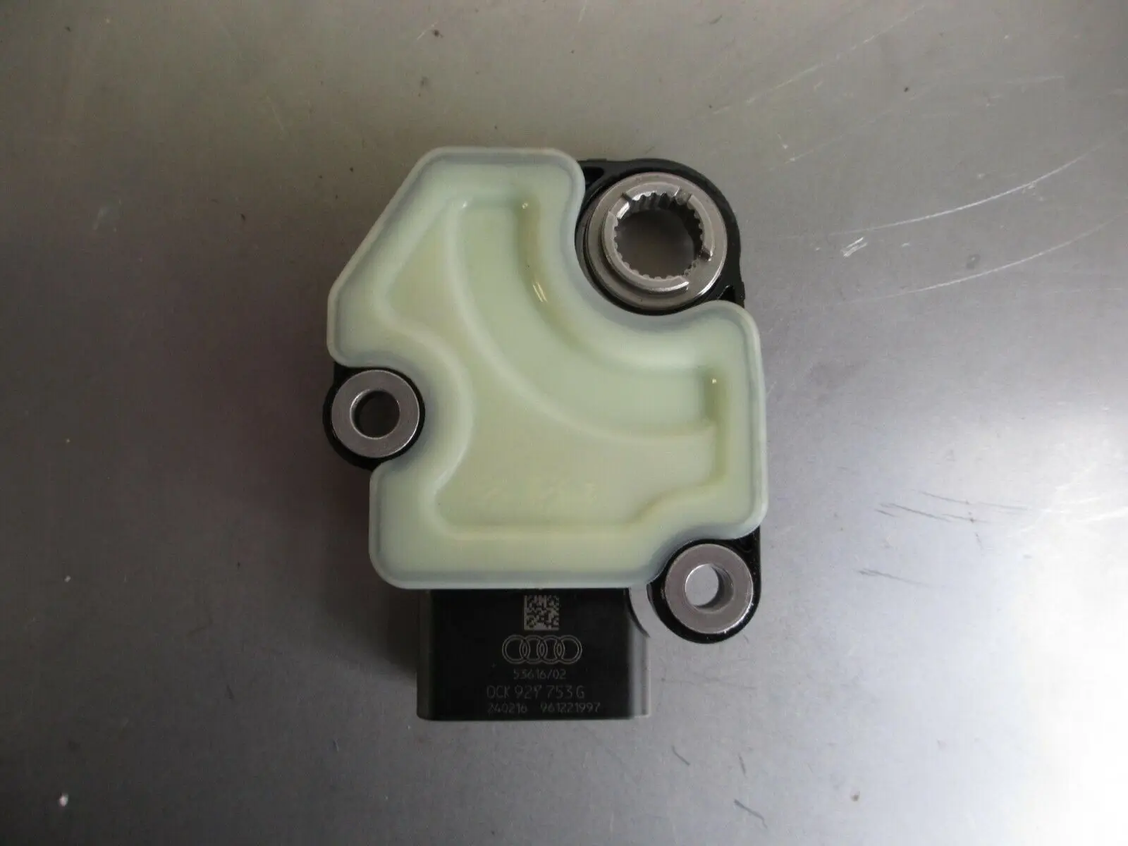 

AUD A4 B9 (8W2, 8WC, 8W5, 8WD) 05.2015 SENSOR FÜR FAHRSTUFE 0CK927753G