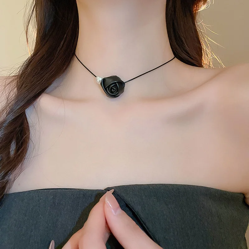 

Leather Rose Pearl Choker Nelace Korean Sweet Faion Clavicle Chain High-End Feeling Ele Pendant Jewelry Accory