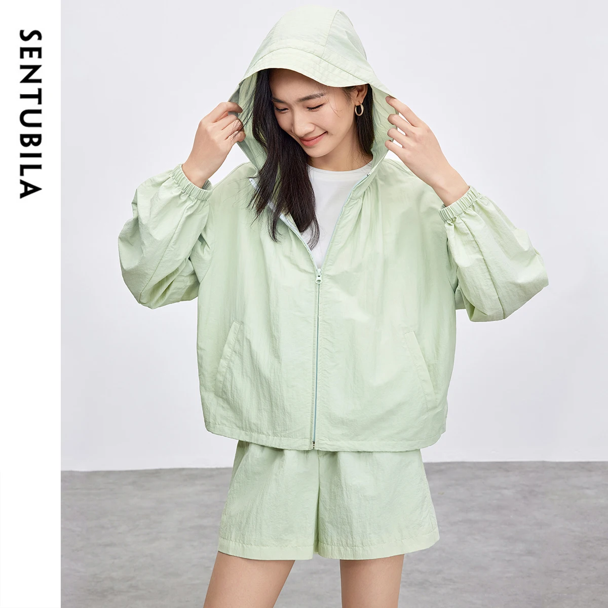 

SENTUBILA Woman Casual Short Jackets 2025 Summer Fashion Sport Hooded Zipper Long Sleeve Commute Sunscreen Outerwears 151R58941