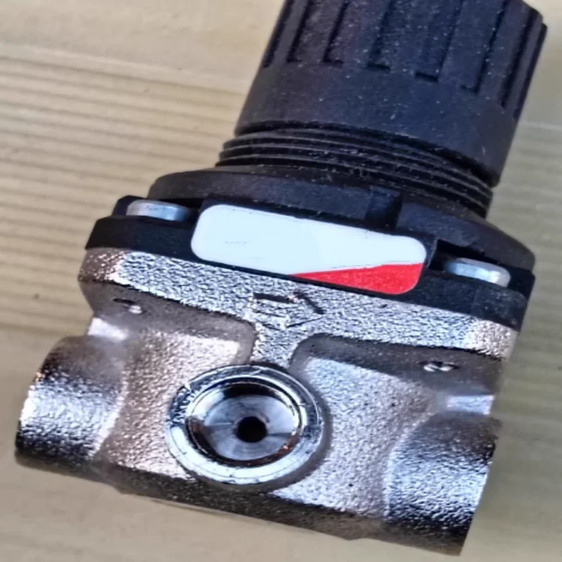 Brand new original pressure reducing valve M008-R00  M008-R10  M008-R01   M008-R01CN01  M004-R00  M004-R10  M004-R11