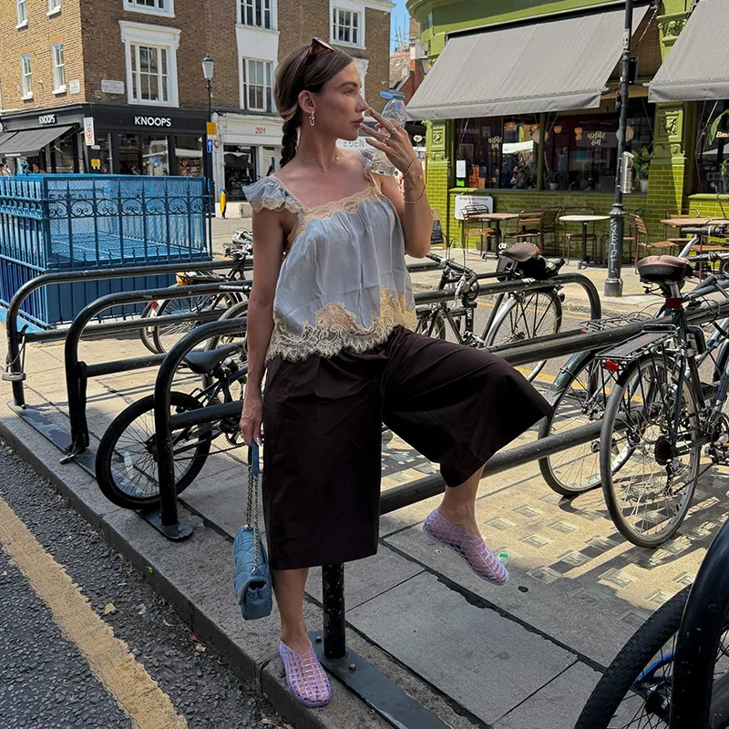 2026 Sommer-Herbst Lässiges Spitzen-Patchwork-Hemd für Damen, Vielseitiges Ärmelloses Loses Oberteil mit Lochmuster, Modische Damen-Oberbekleidung Neu – Detail 9