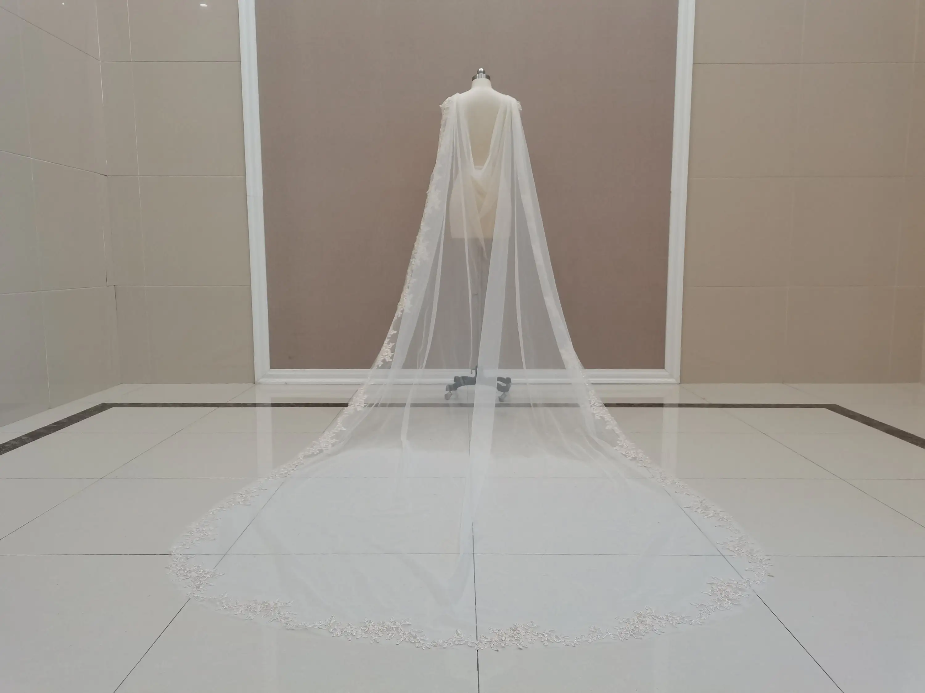 cape-de-mariee-en-dentelle-sbs-voile-blanc-ivoire-elegant-chale-long-en-dentelle-cape-de-mariage-luxueuse-chale-en-dentelle-appliquee