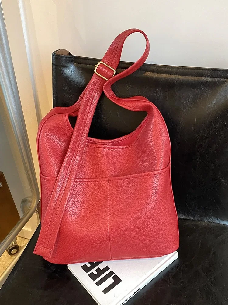 Silver Bag Women's 2024 New Popular Summer Premium Sense Shoulder Bag Large Capacity Commuter Red Bucket Bag