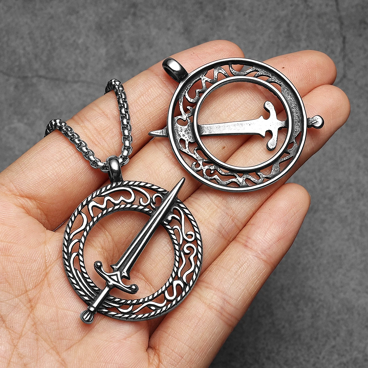 Courage Sword Unique Amulets Men Necklaces Stainless Steel Pendant Chain Women Punk Fashion Jewelry Accessories Gifts Wholesale