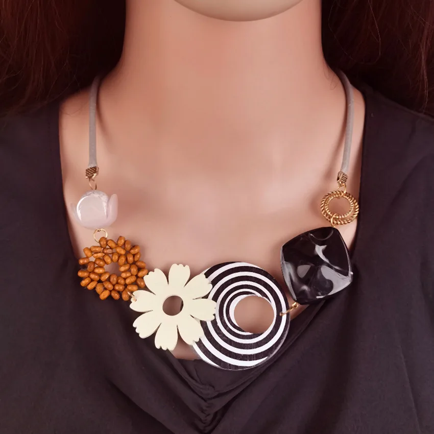 Retro ethnic style handmade bib necklace wooden pendant collarbone chain European and American cross-border jewelry first-hand w
