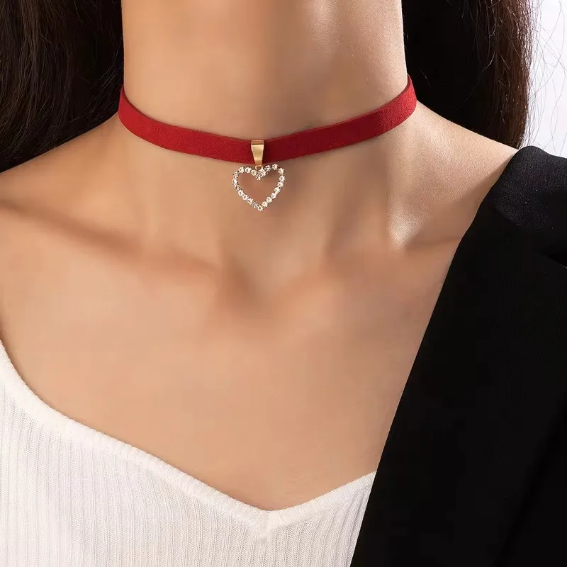 Docona  Elegant Hollow Crystal Love Heart Pendant Necklace for Women Trendy Flannelette Choker Necklace Jewelry Gift 22800