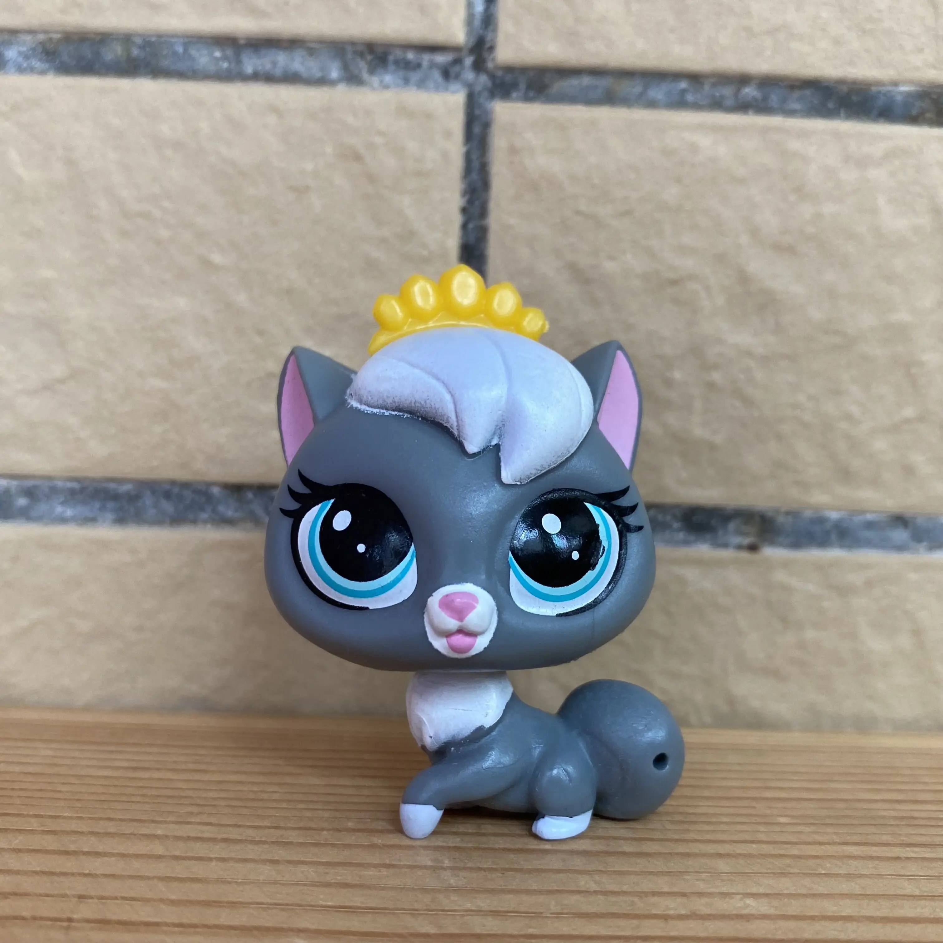 2 INCH  Littlest Pet Shop Pets in the City Single Pack Cloudy Coalson #124 Kitty Cat Christmas Gift