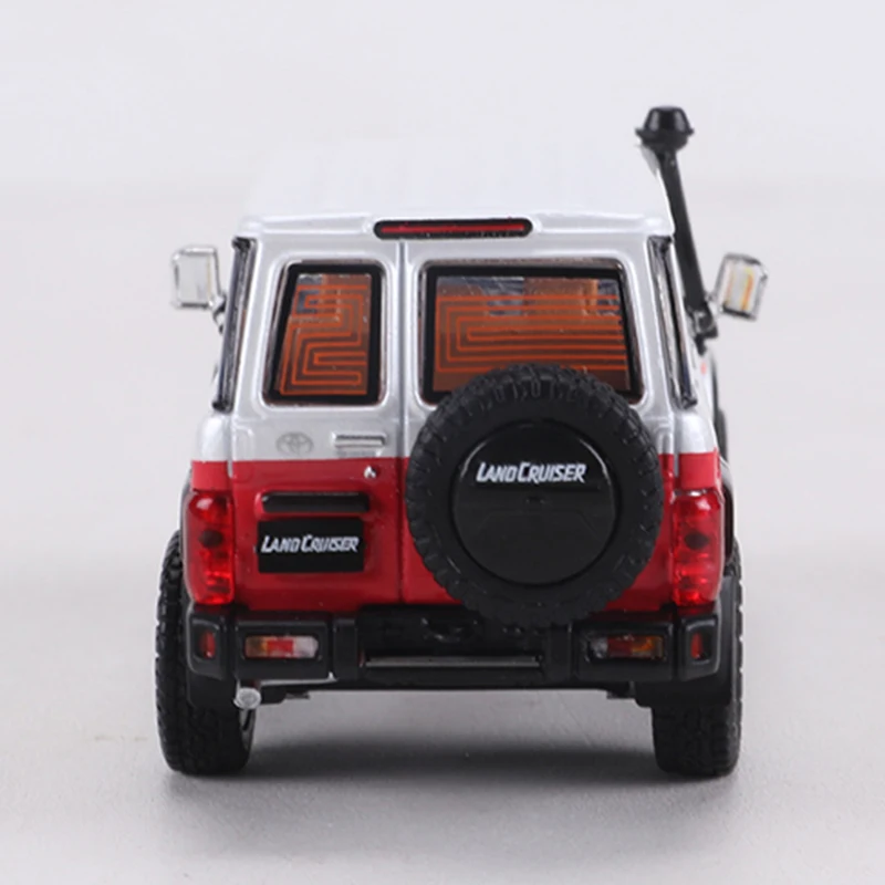 GCD 1:64 Land Cruiser LC70 J76 Alloy Model Car - view 6