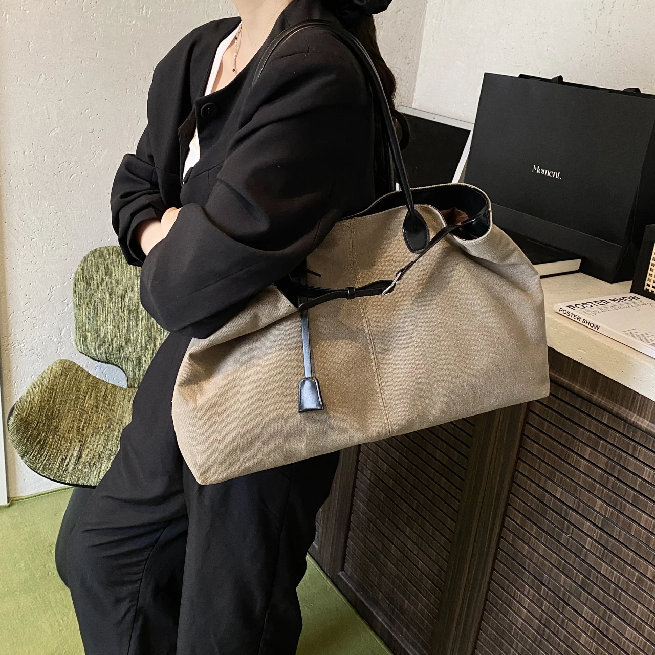 

Women Suede Shoulder Bag Travel Portable Tote Bag Large Capacity Underarm Bag Handbag for Work Commute Handbag 2025 Winter Bag