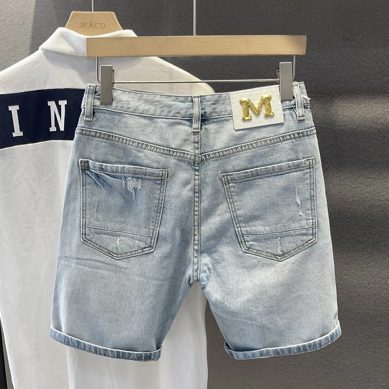 Fashionable Light Wash Men's Denim Shorts with Rips And  Mustache Five-Point Pants Versatile Scratchy Poor Boys Mid-Pants
