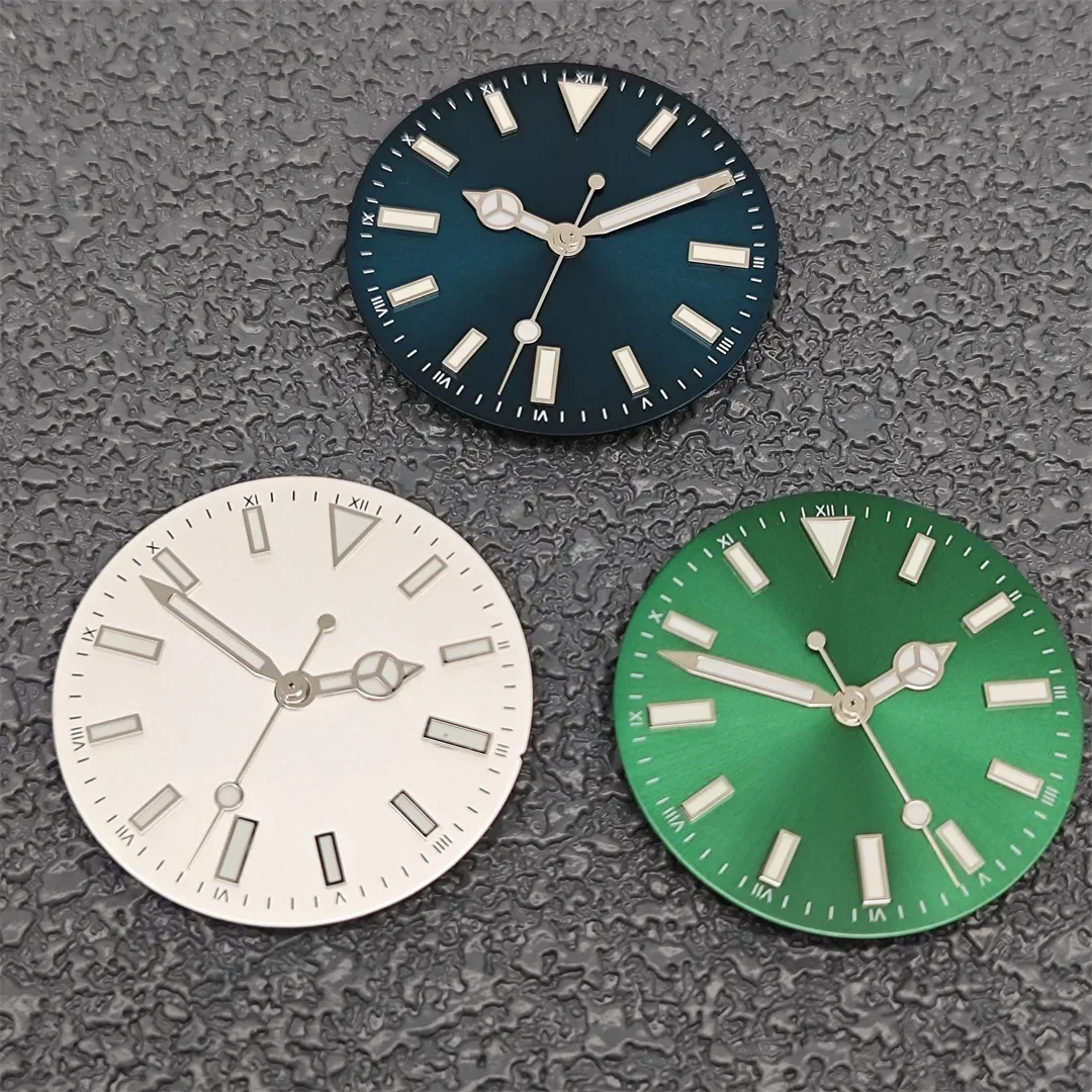 Esfera de reloj Sunburst con tachuelas, Esfera luminosa verde con números romanos, sin ventana de fecha para accesorios de reloj de movimiento NH35/8215/2836