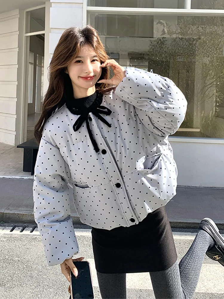 

Теплая женская зимняя куртка-пуховик в горошек с поясом-завязкой, пушистая, белая, дизайн Du Duling