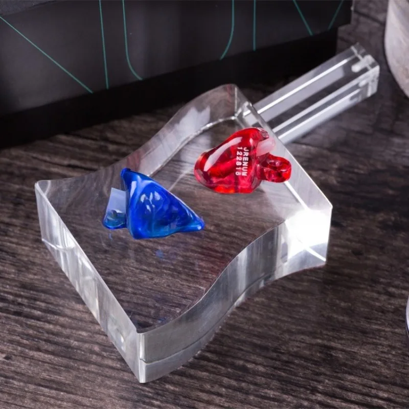 Customized noise-reducing earplugs