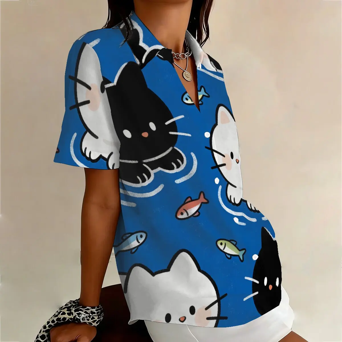 Women's Plus Size Cat & Fish Print Short Sleeve Shirt, Cute & Lively,Flattering for All Body Types,Perfect for Casual Gatherings view 3