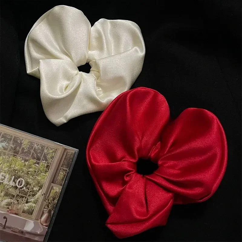 Czerwona satynowa opaska do włosów w kształcie serca Gumki do włosów Niski kucyk Akcesoria do włosów Kucyk do włosów Akcesoria do włosów dla niemowląt