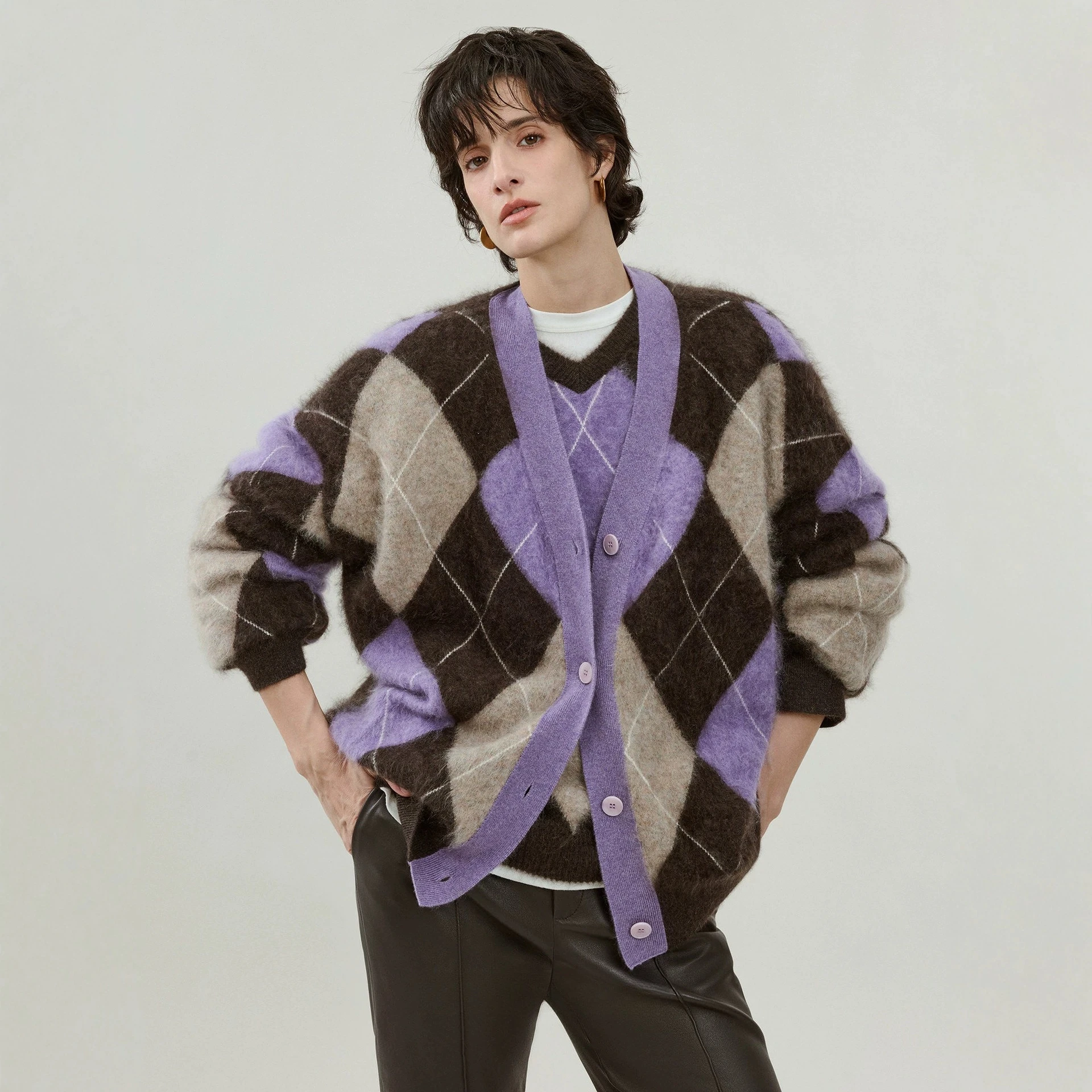 2026 autumn and winter new style diamond pattern intarsia cashmere wool brushed knitted cardigan V-neck sweater jacket brushed