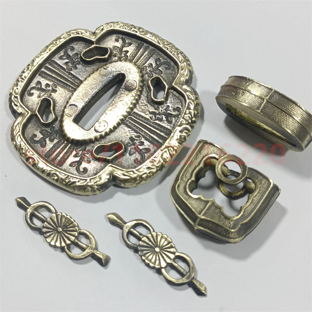 Exquisite Brass Tsuba Handguard Guard Copper Fuchi Kashira Menuki For Real Japanese Japan Tachi Samurai Katana Sword Fittings
