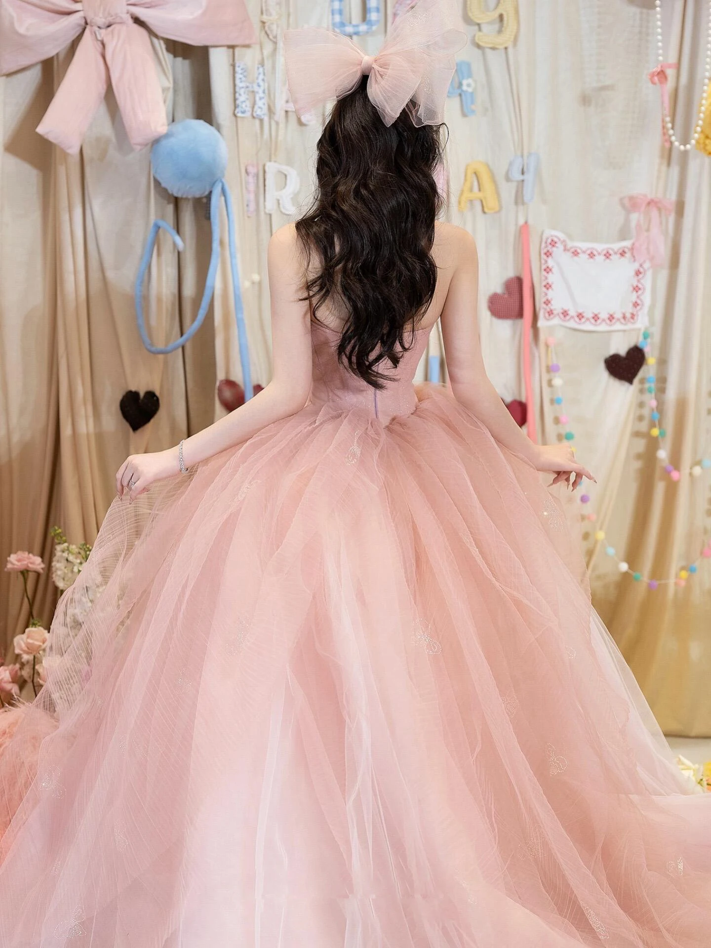 ชุดราตรีงานแต่งงานสีชมพูทรงบอลกาวน์ รุ่นใหม่ปี 2025 ระดับไฮเอนด์ สำหรับงานหมั้น งานพรอม งานรับปริญญา งานวันเกิดผู้ใหญ่ ทรงพองฟูแบบเจ้าหญิง