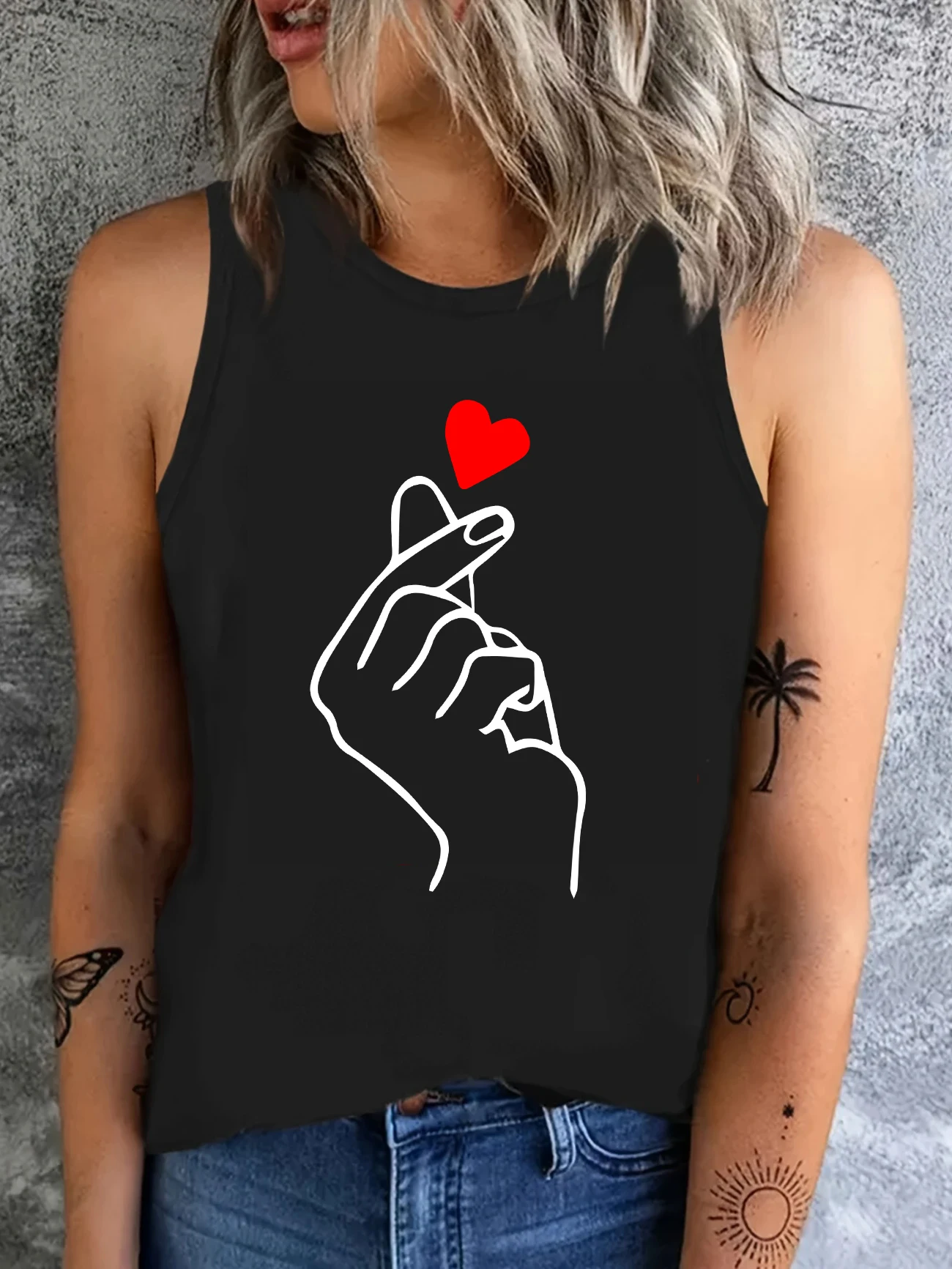 Finger with Heart & Letter Print  Y2k T-shirt  Vest Graphic Tank Top Women’s Sleeveless Crew Neck Casual Top for Summer Spring