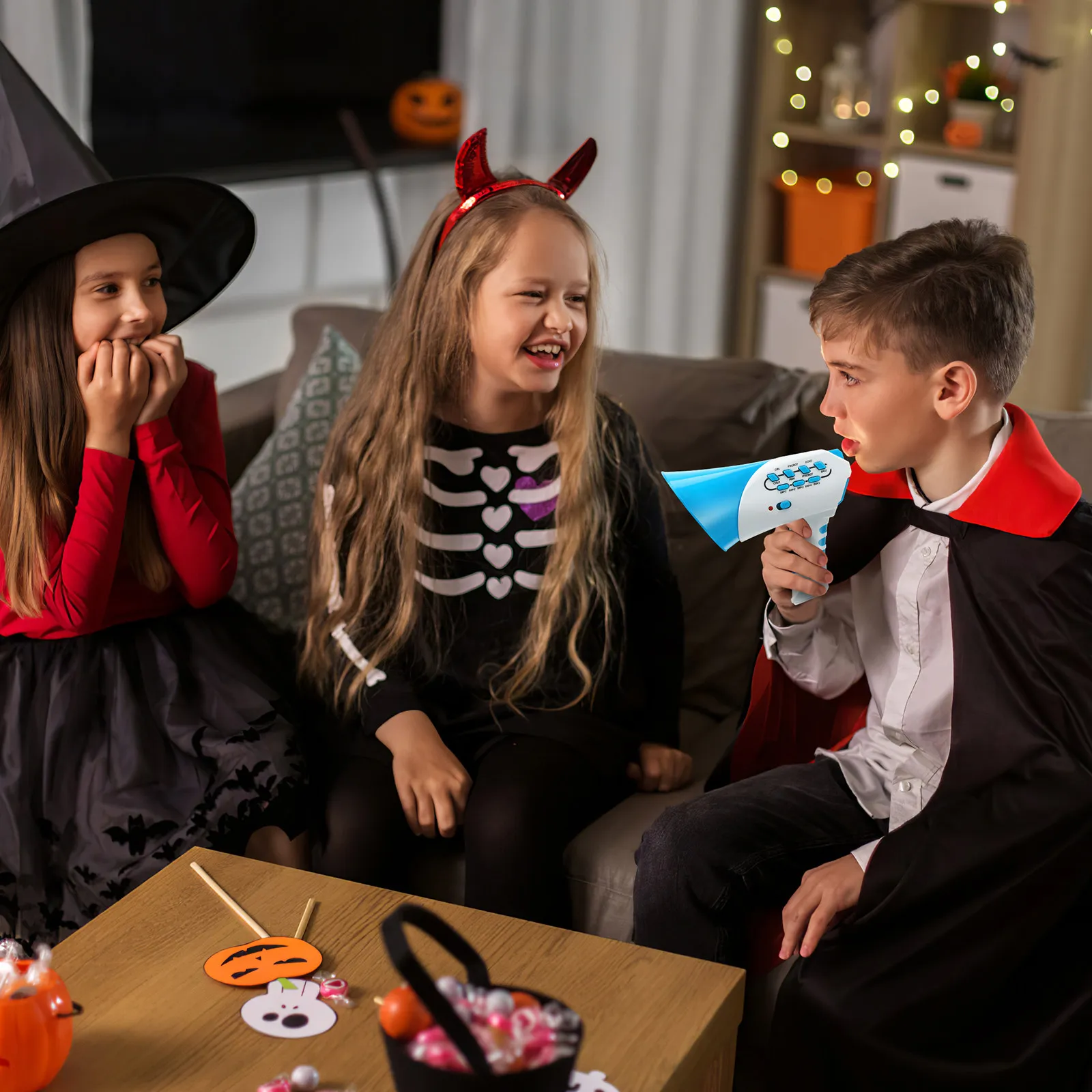 

1Pcs Creative Voice Changer Megaphone Plastic Clear Sound 3 Voice Modes Kids Cosplay Halloween Party Prank Party Prank Toy