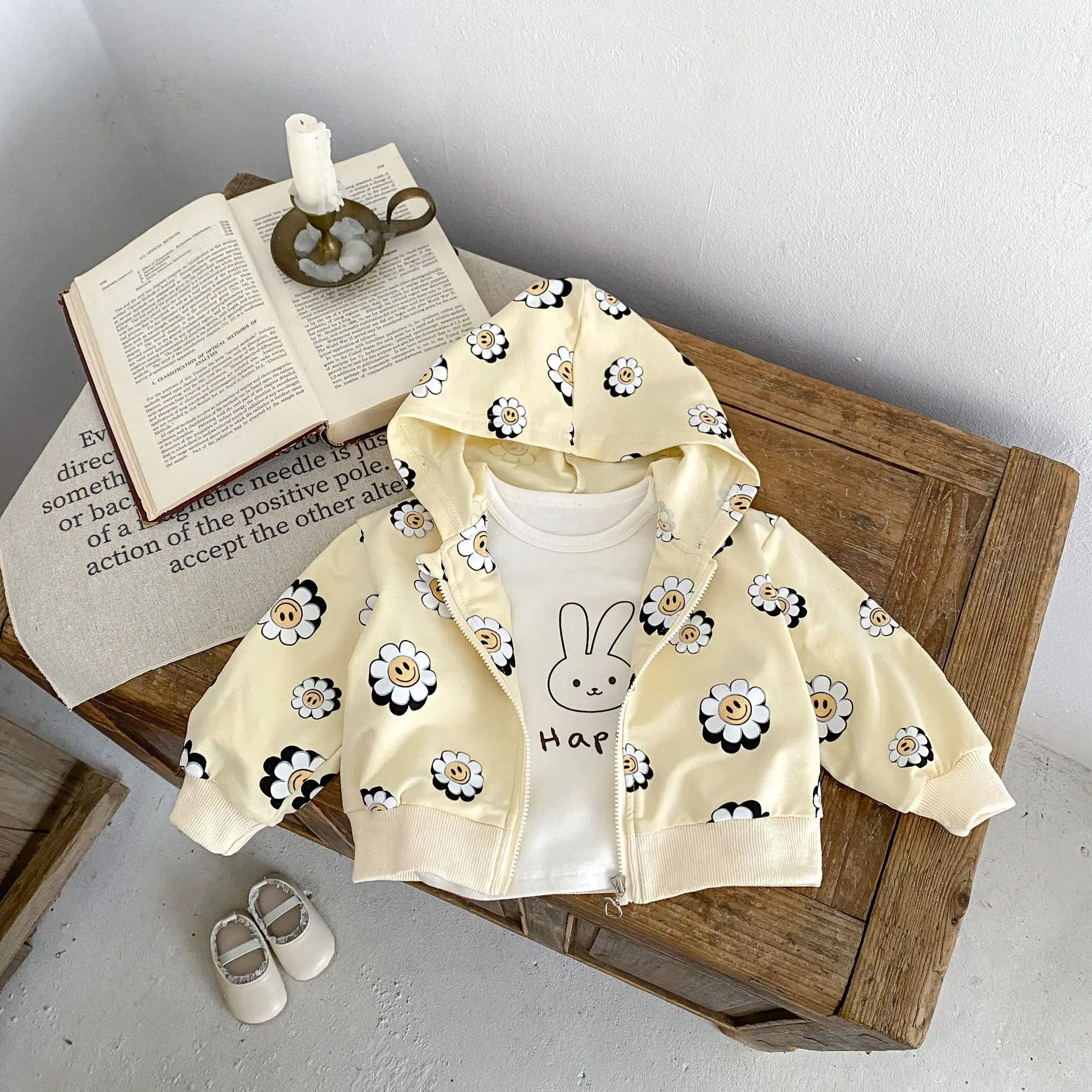 

Spring And Autumn New Baby Clothing Girl Baby Smiling Face Daisy Print Hooded Versatile Small Coat Cardigan