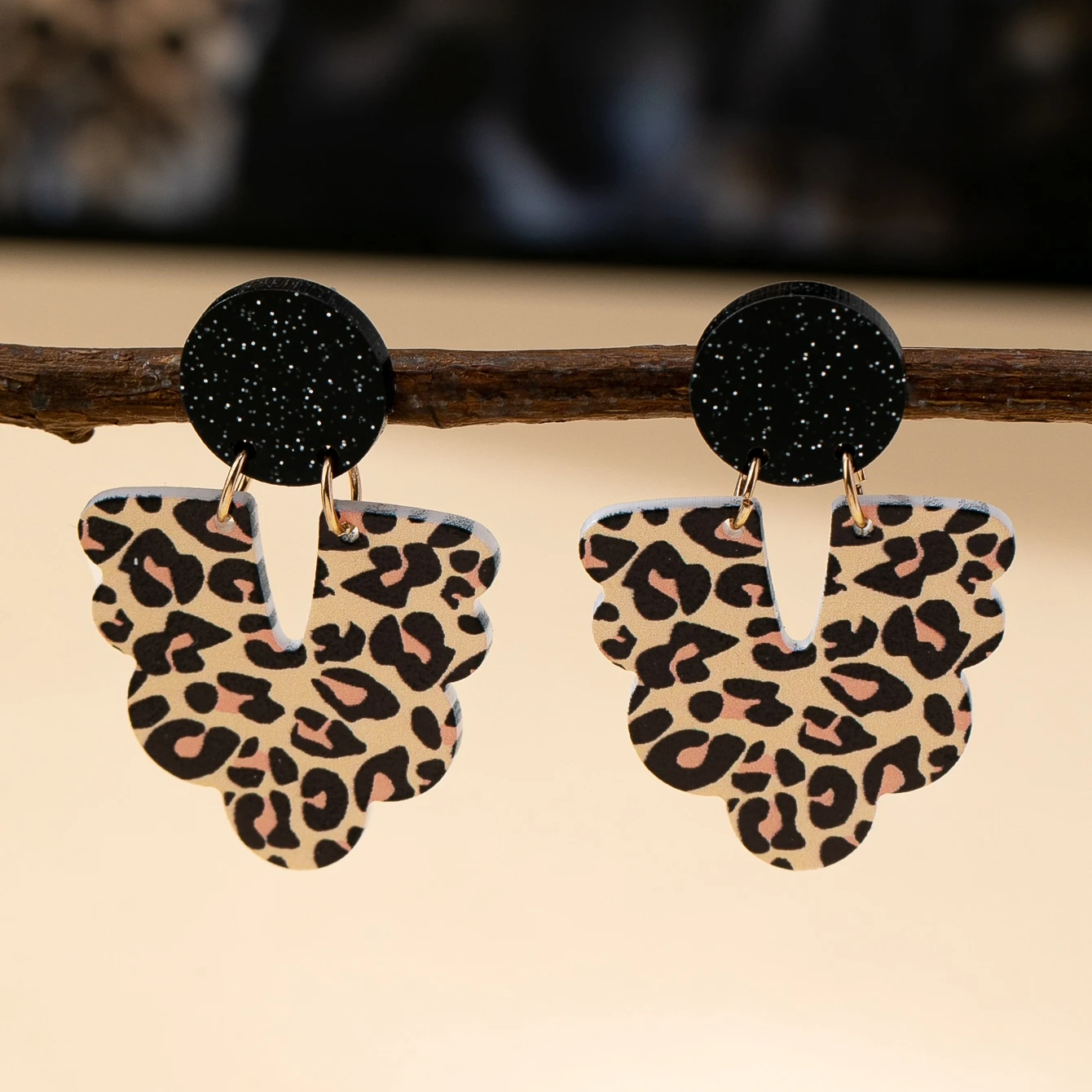 A Pair of Women's Pendant Earrings, Geometric Leopard Print Autumn and Winter Earrings, Suitable for Daily Wear and Vacation Wear