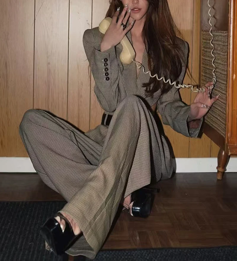 Completo intero da donna a quadretti, giacca sexy in vita ritagliata, pantaloni a gamba larga con decorazione della cintura, pantaloni lunghi di alta qualità,