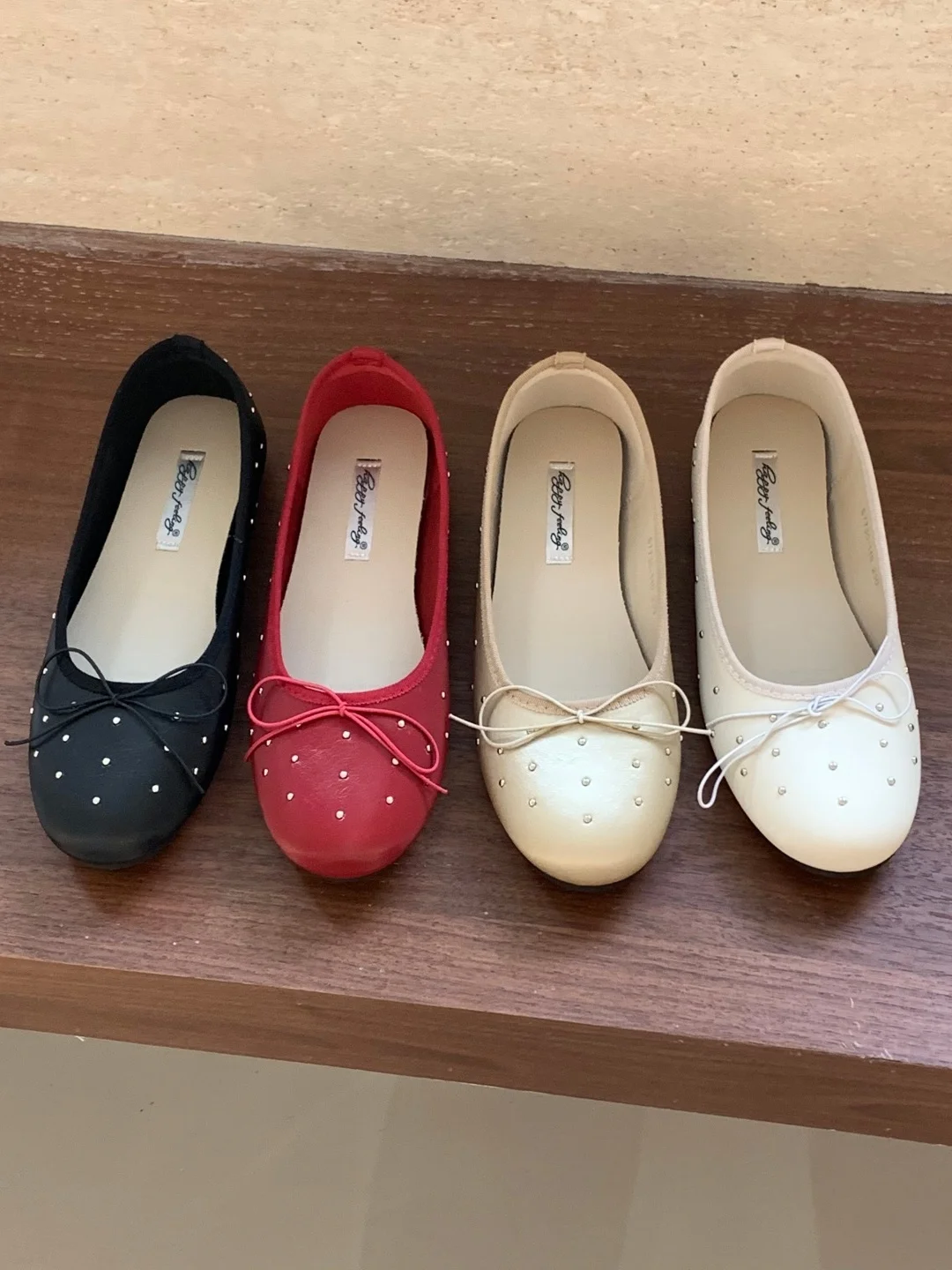 レトロリベットバレエフラットシューズレディースシューズスクエアヘッドフラットヒールバタフライノットシングルシューズ春秋の新スタイル韓国スタイル