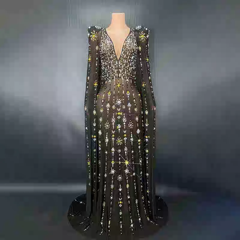 Novance z wycięciem i olśniewającymi diamentami, eleganckie sukienki