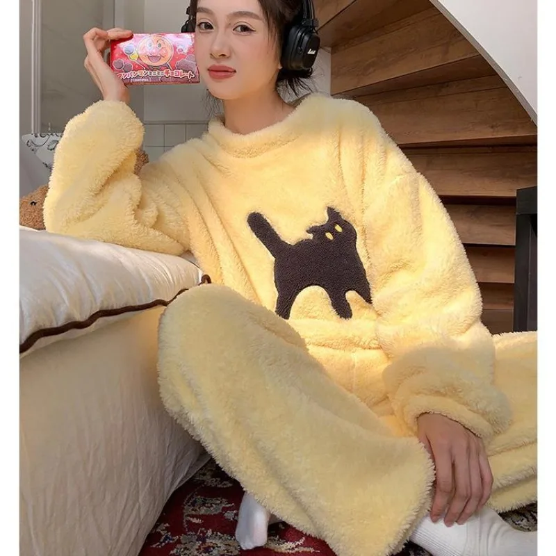 2024 New New Yellow Cat Homewear Suit Thick Coral Velvet Pajamas Round Collar Warm Loungewear Loose Cute Cat Fleece Sleepwear