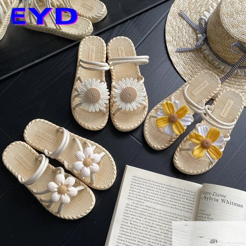 

2024 Spring New Women's Flat Bottom Two-Way Wear Beach Fashion Sandals Comfortable Slip-On Flats Ethnic Style Summer Slippers