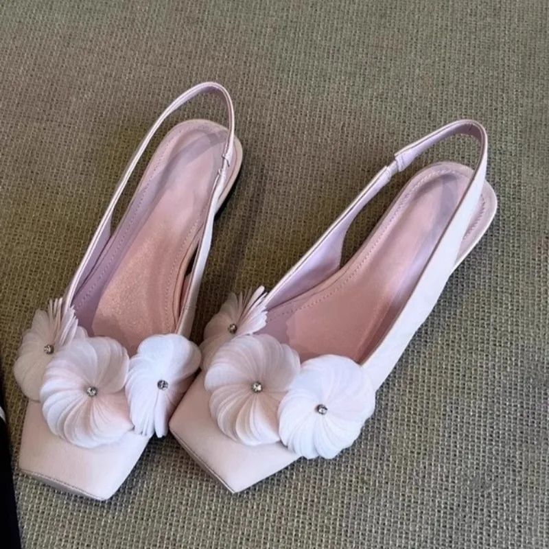 

Low Heel Sandals Summer New Square Head Shallow Mouth Rivet Flower Line with Soft Sole Non-slip Fashion Flat Shoes