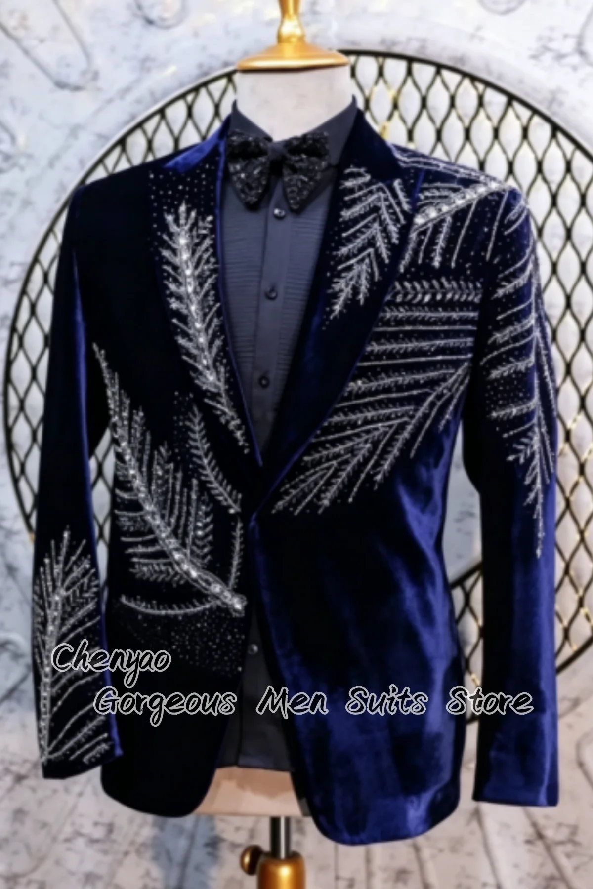 

Premium Velvet Feather Crystal Embellished Tuxedos Custom Groom Tuxedos 2Pcs Sets Male Prom Blazers Elegant Formal Ropa Hombre