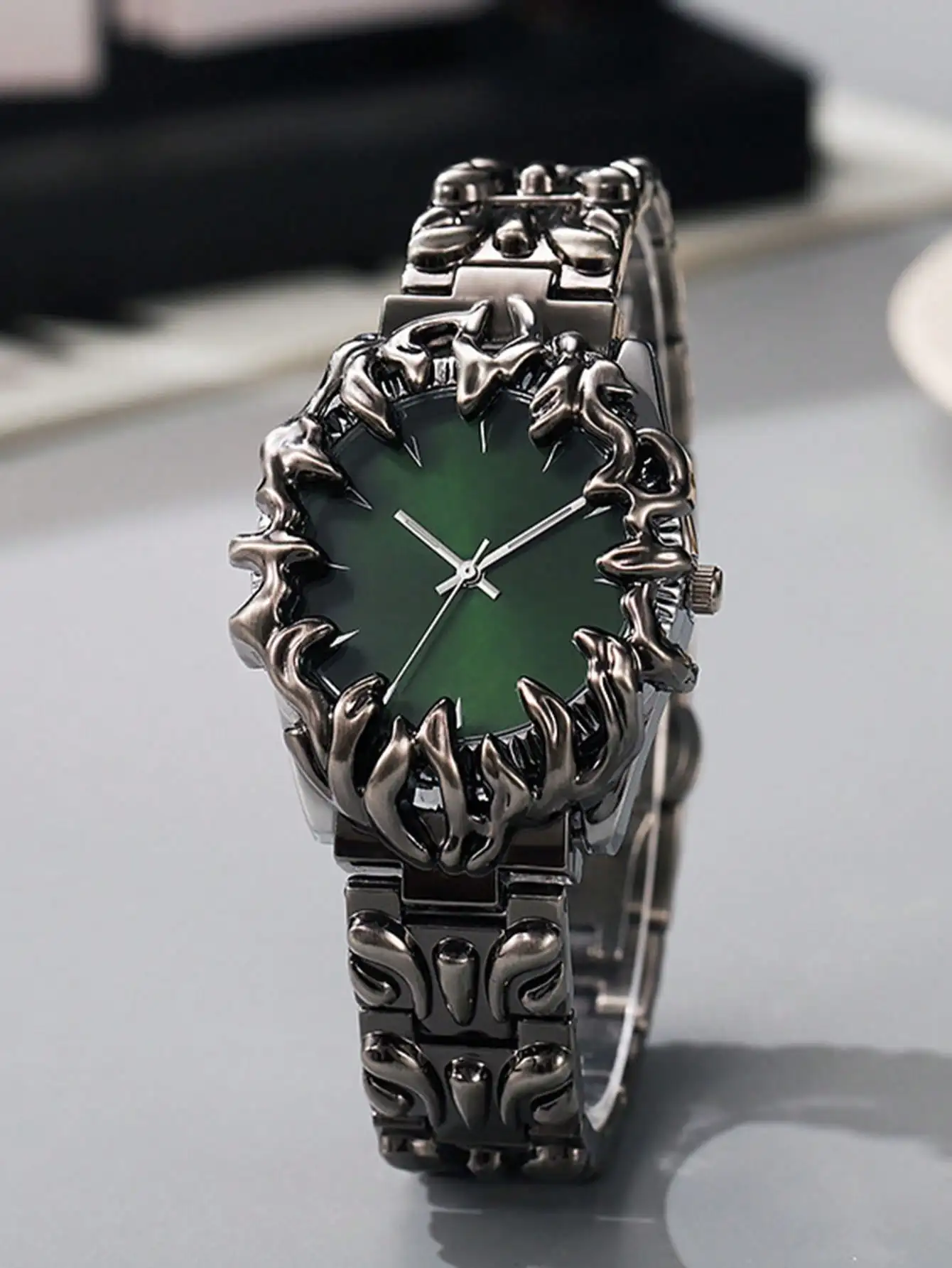 Fashionable Large Dial Men's Quartz Watch, Asymmetrical Dial Design Suitable For Daily Wear And Party Gift