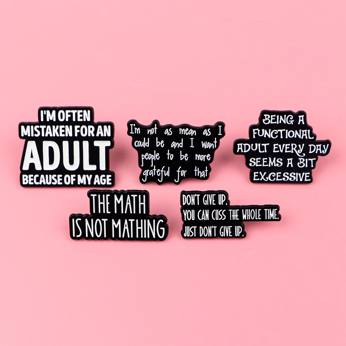 مضحك يقتبس المينا دبوس عبارة "لا تتخلى" بروش شارة بدبوس معدني على ظهره الملابس والاكسسوارات مجوهرات الأزياء هدايا الاطفال