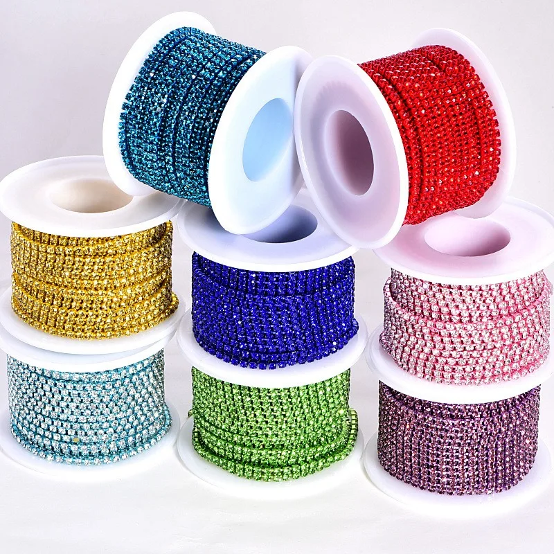 Rhinestone Clutch Bracelet Reel - Glitter Crystal Hand Chain Jewelry with Shimmering Fake Diamonds Elegant Reel Design for Women