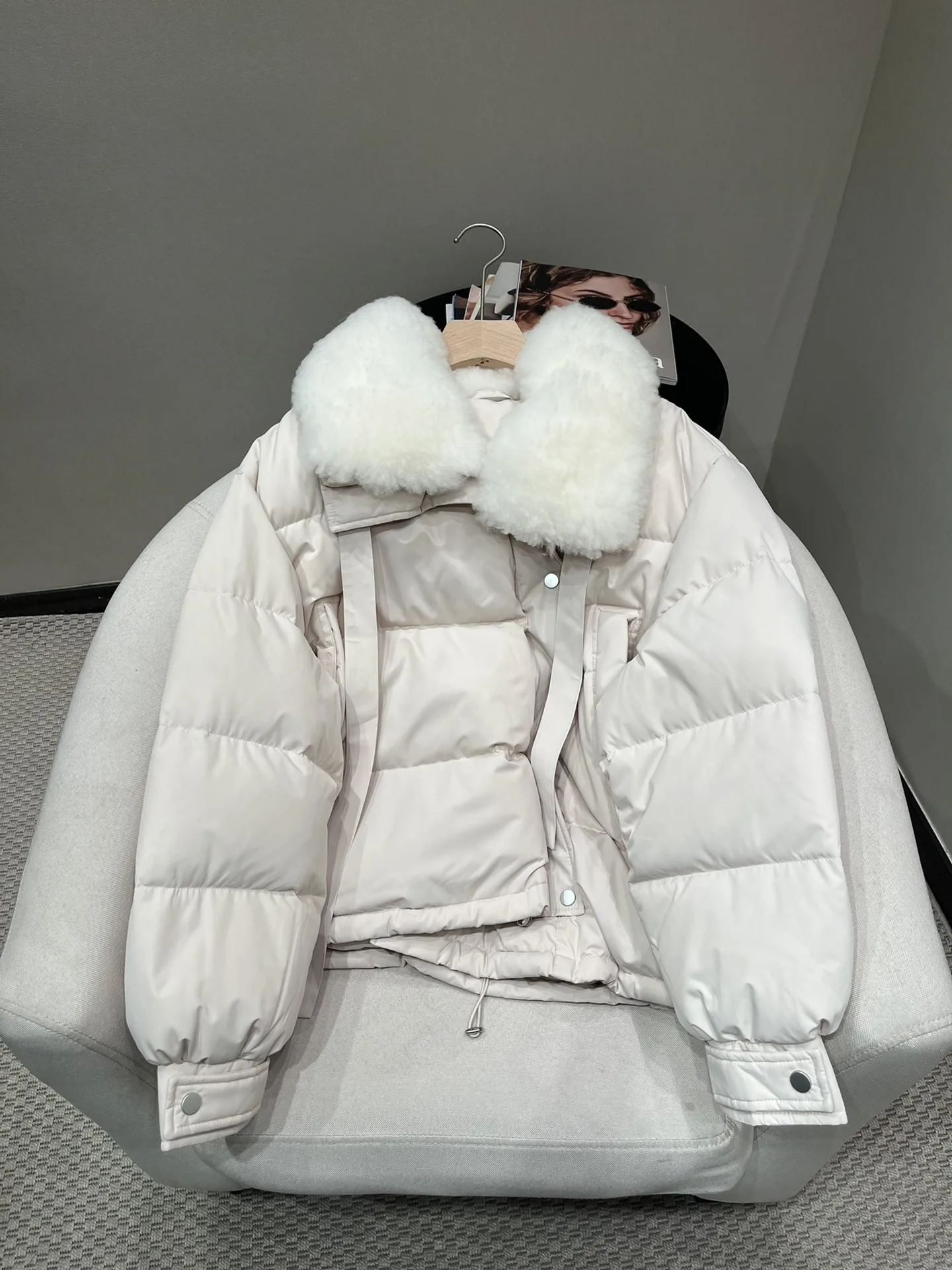 2024 Winter New Women's Clothing Detachable sheep cake fur collar loose short down jacket 1112