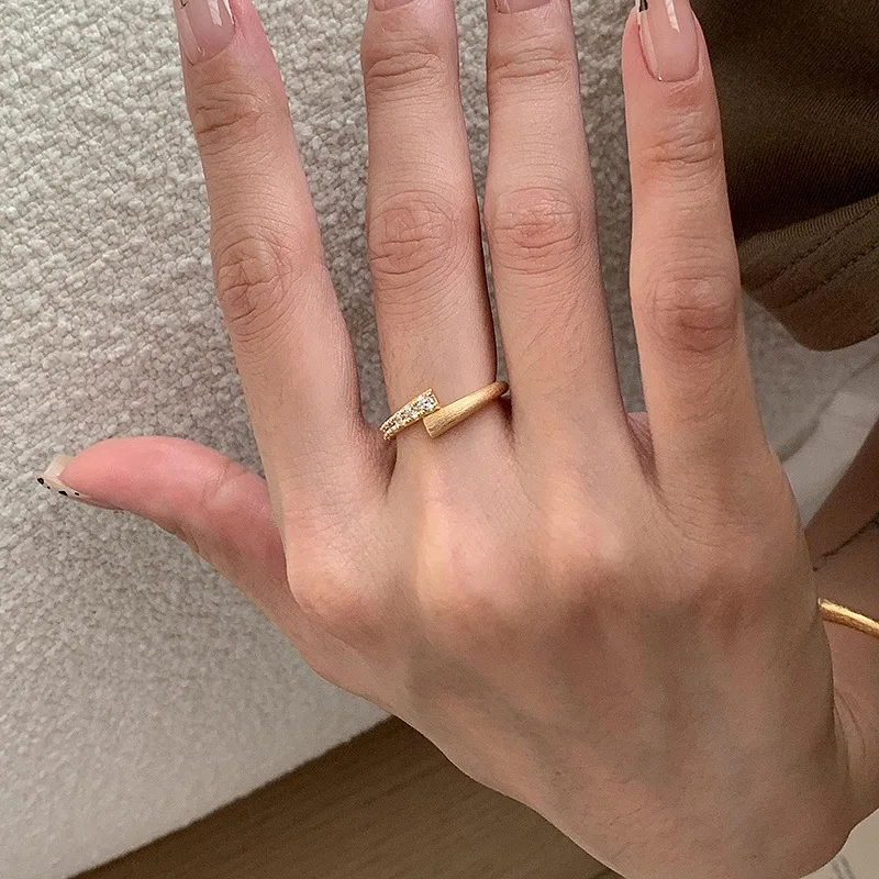 ANENJERY Gebürstet Zirkon Dünnen Ring Für Frauen Männer Einfache Kühle Persönlichkeit Hochzeit Schmuck Party Geschenke Großhandel