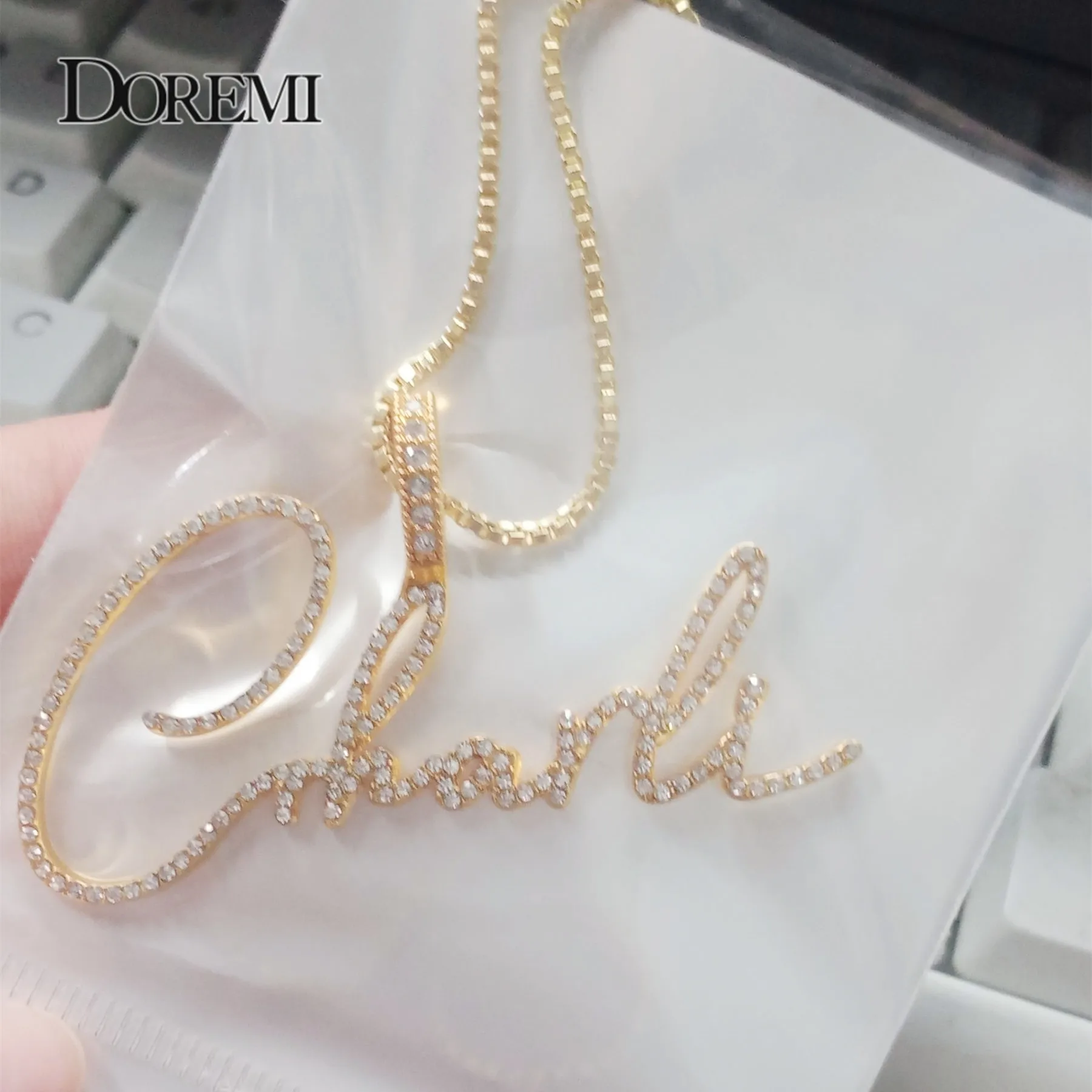 Lateefah Script Valentine's Day necklace Box chain letter pendant for women Tont crystal name custom chain jewelry Personalized