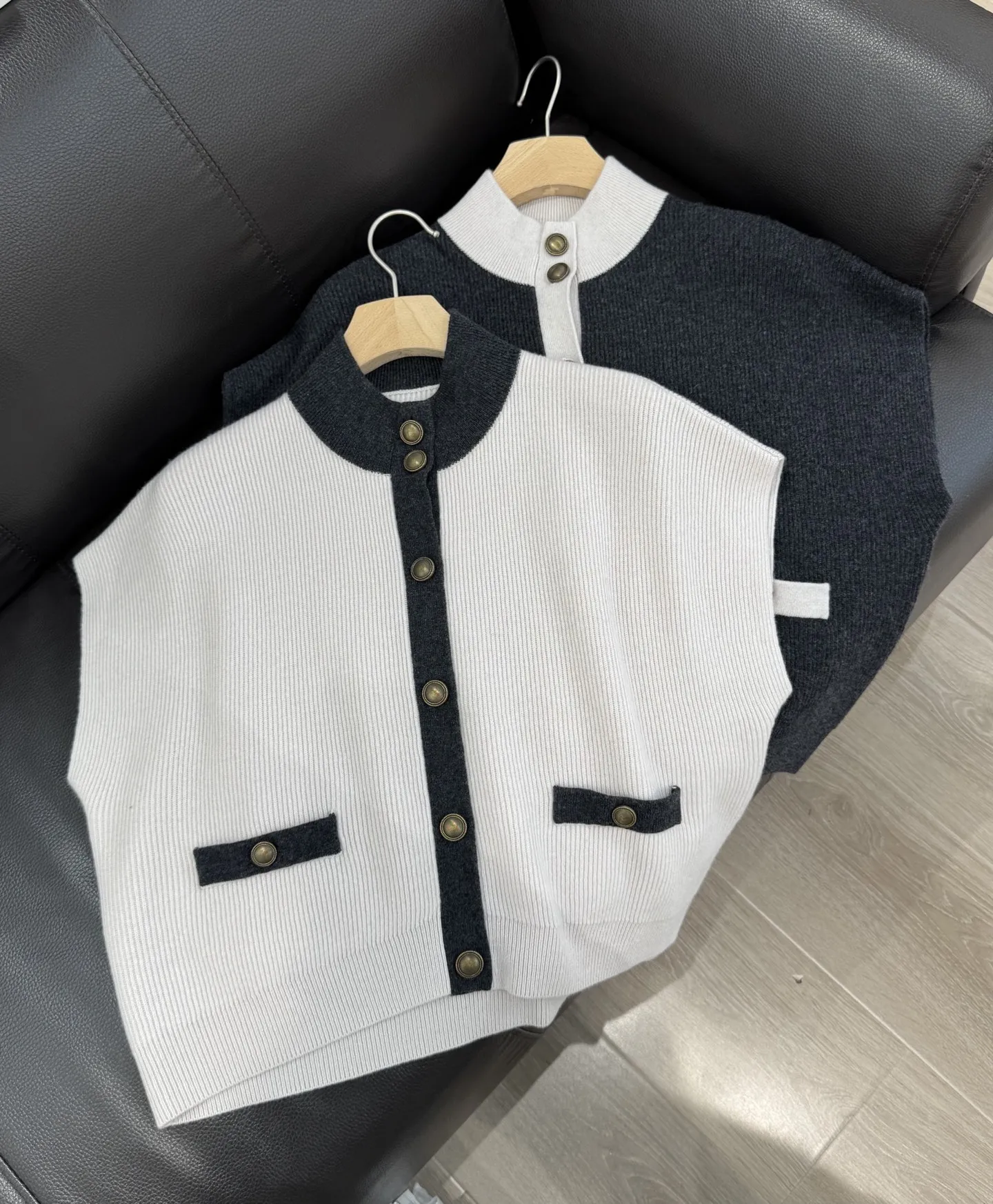 

25 Early Autumn New Round Neck Layered Sleeveless Knitted 30% Cashmere 70% Wool Cardigan Pocket Vest Retro Fashion Style