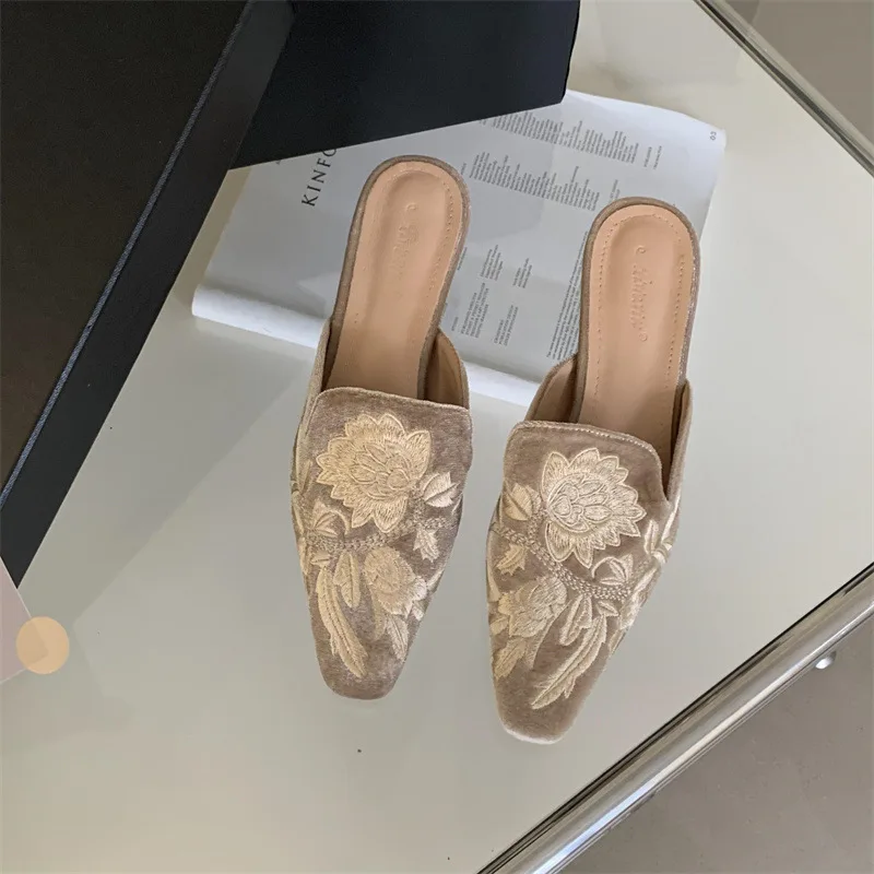 Women Baotou Embroidered Flat Bottom Half Slippers Summer Muller Sqaure Toe Shoes Flat Outdoor Casual Walking Slides Zapatillas