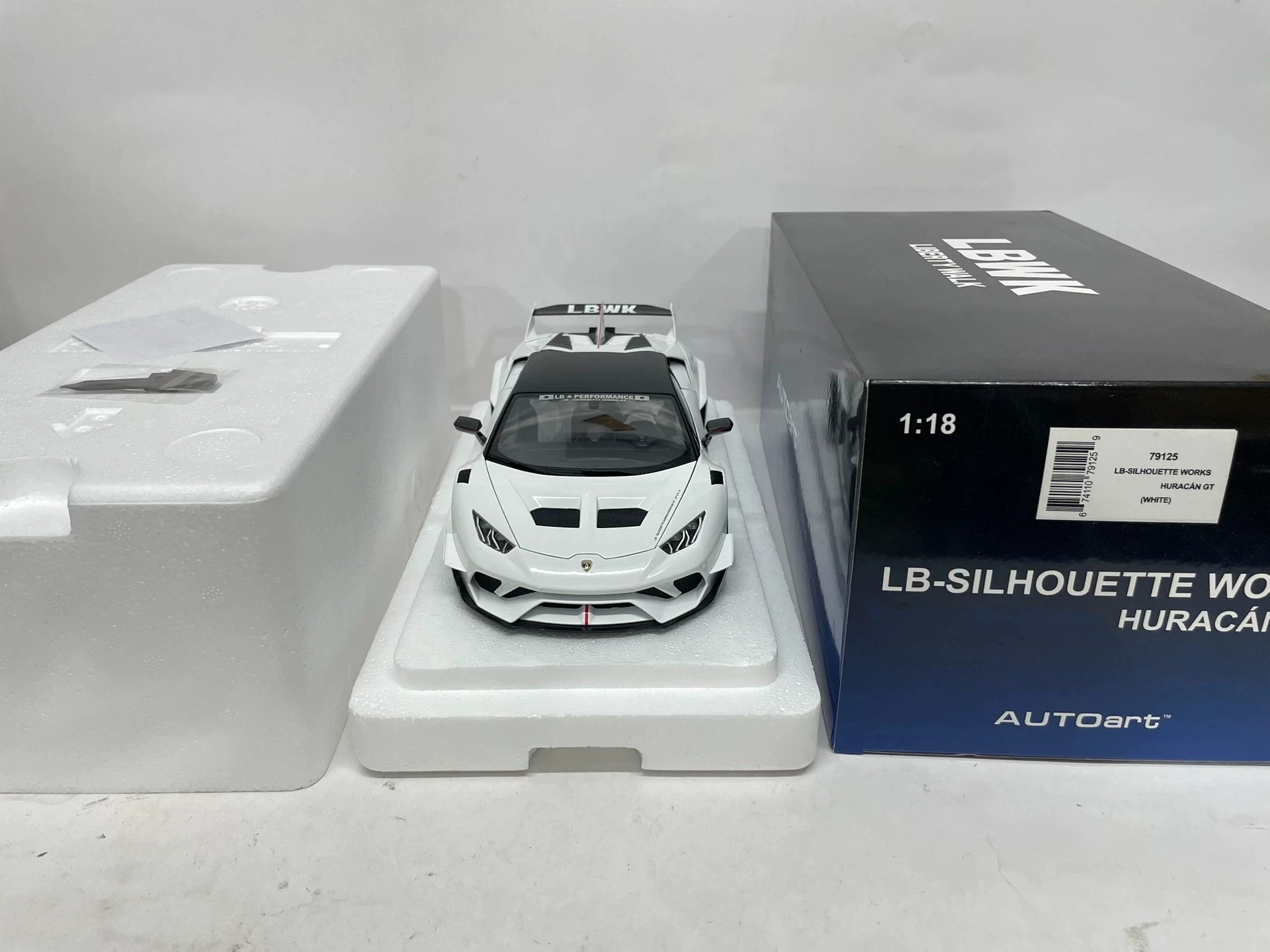 Autoart 1:18 Huracan LB Wit Simulatie Limited Edition Alle Open Legering Metaal Statisch Automodel Speelgoed Cadeau